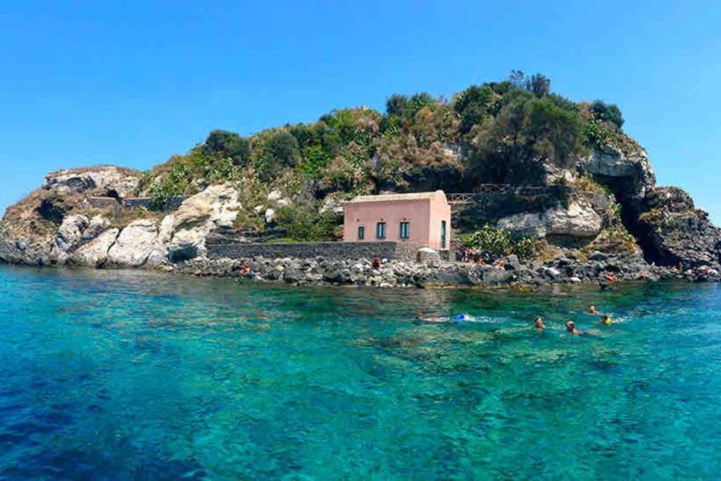 Malavoglia Suite 18 Aci Castello Exterior photo